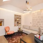 Old Town L Apartman *